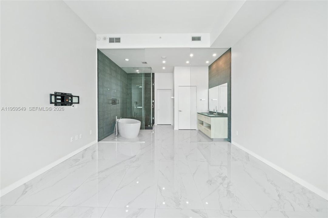 Activo con contrato: $19,000 (4 camas, 4 baños, 2663 Pies cuadrados)