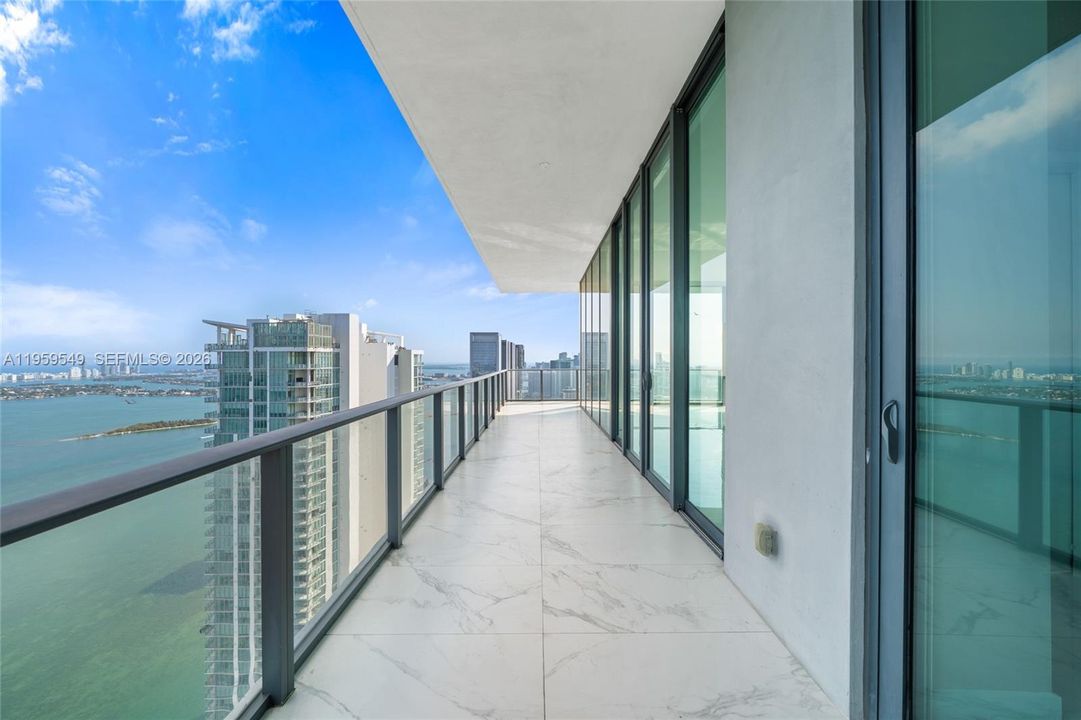 Activo con contrato: $19,000 (4 camas, 4 baños, 2663 Pies cuadrados)