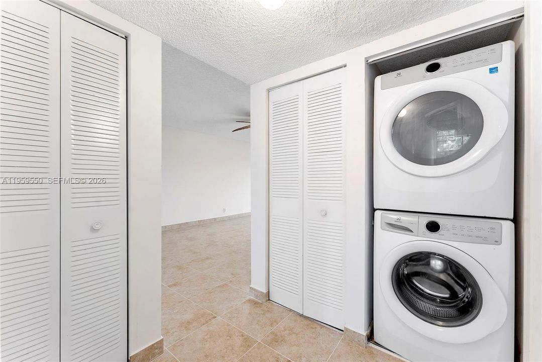 На продажу: $409,000 (3 спален, 2 ванн, 1178 Квадратных фут)