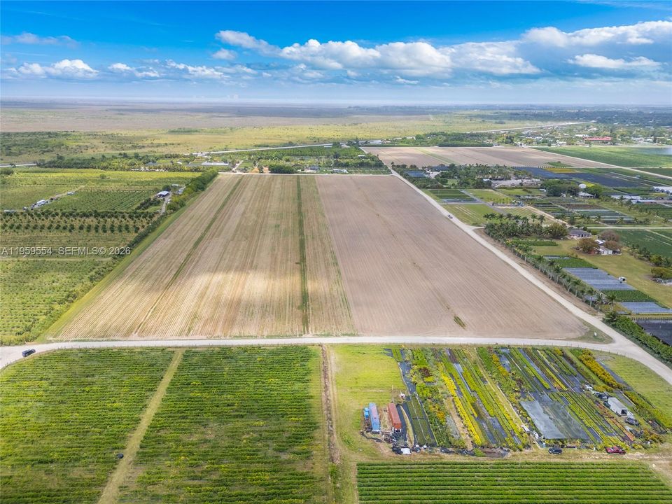 На продажу: $5,500,000 (40.07 acres)