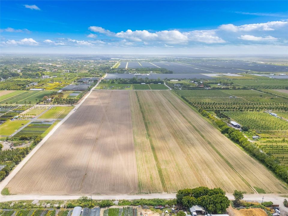 На продажу: $5,500,000 (40.07 acres)