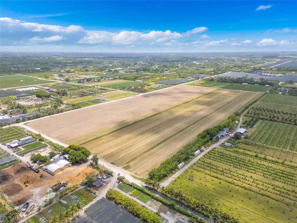 На продажу: $5,500,000 (40.07 acres)