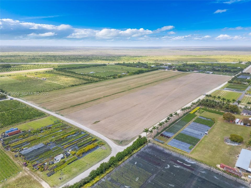 На продажу: $5,500,000 (40.07 acres)