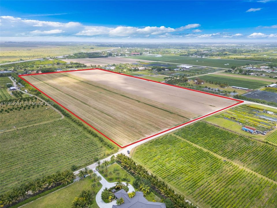 На продажу: $5,500,000 (40.07 acres)