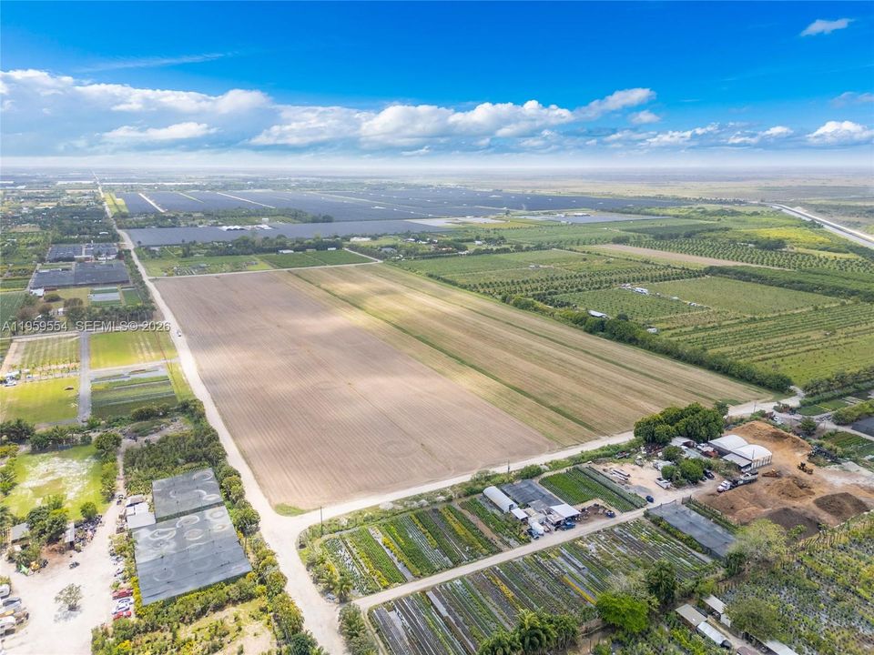На продажу: $5,500,000 (40.07 acres)