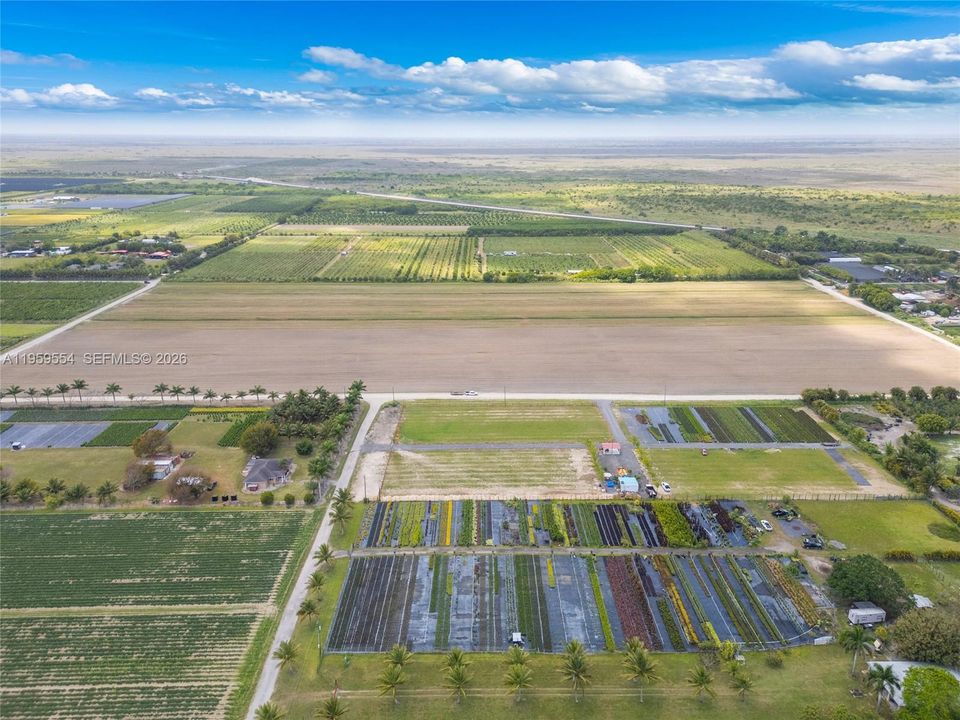 На продажу: $5,500,000 (40.07 acres)