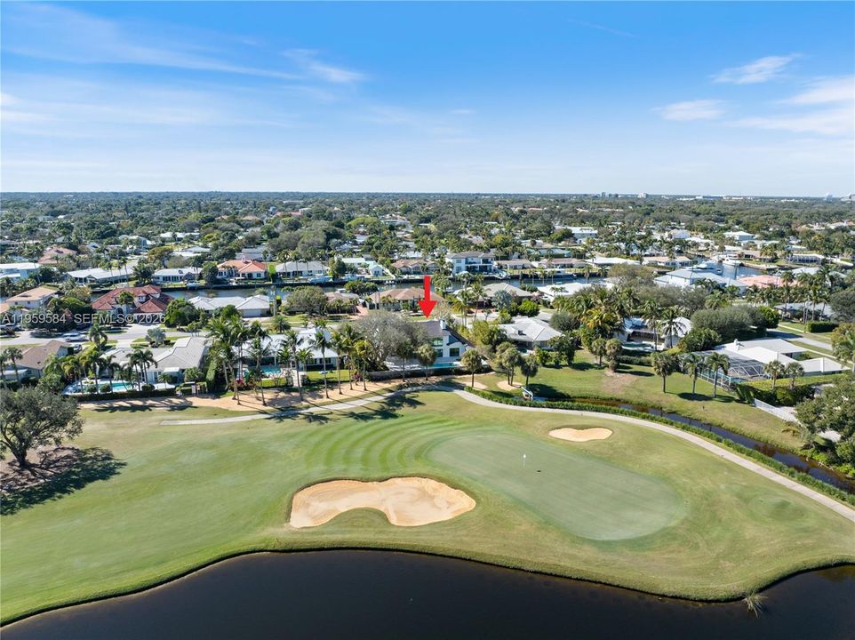 Golf course aerial view and property location