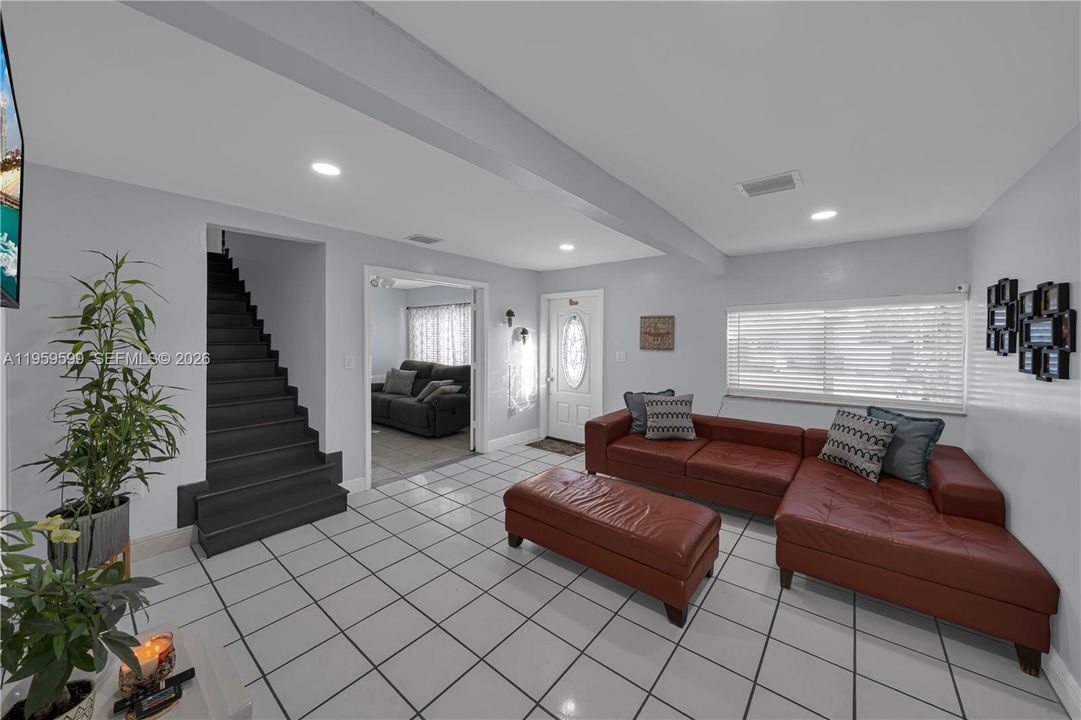 待售: $1,200,000 (0 贝兹, 0 浴室, 3156 平方英尺)