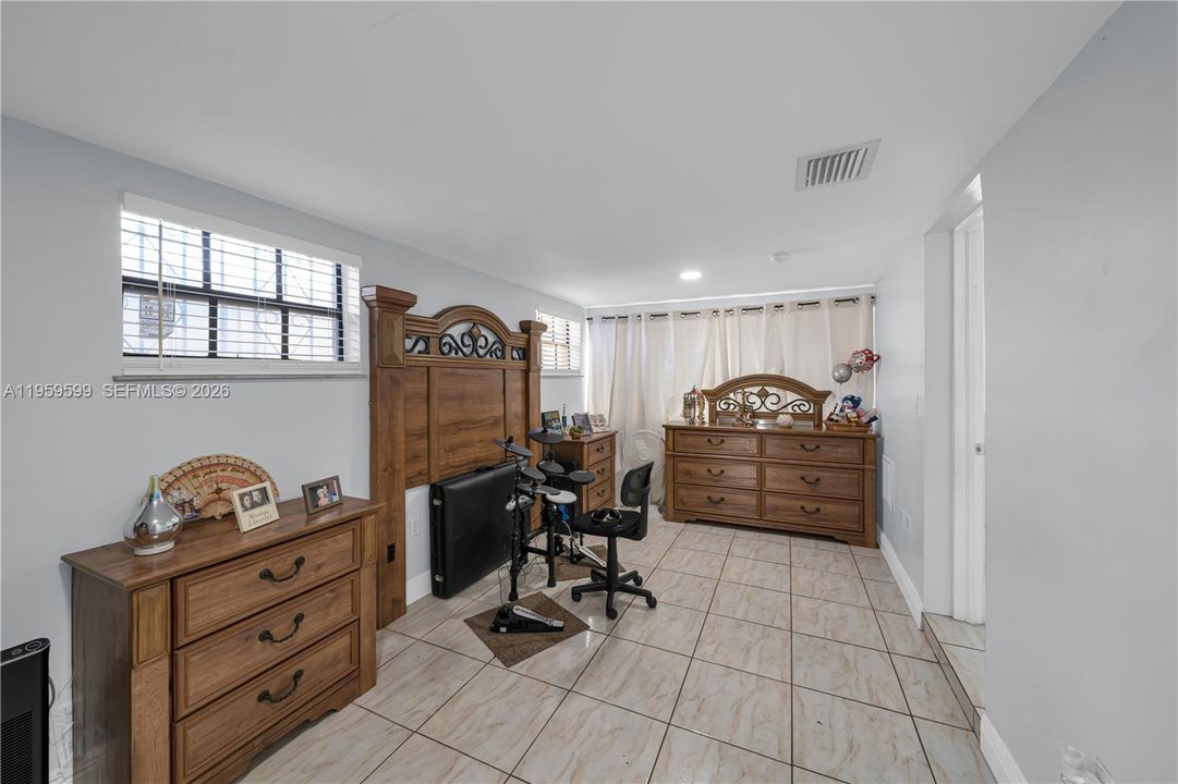 待售: $1,200,000 (0 贝兹, 0 浴室, 3156 平方英尺)