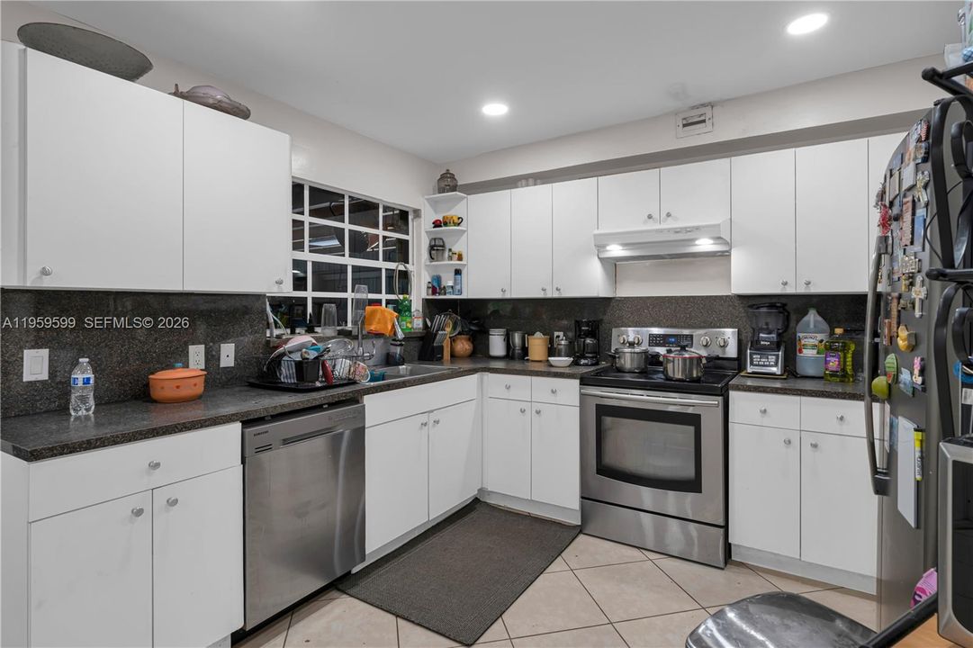 待售: $1,200,000 (0 贝兹, 0 浴室, 3156 平方英尺)