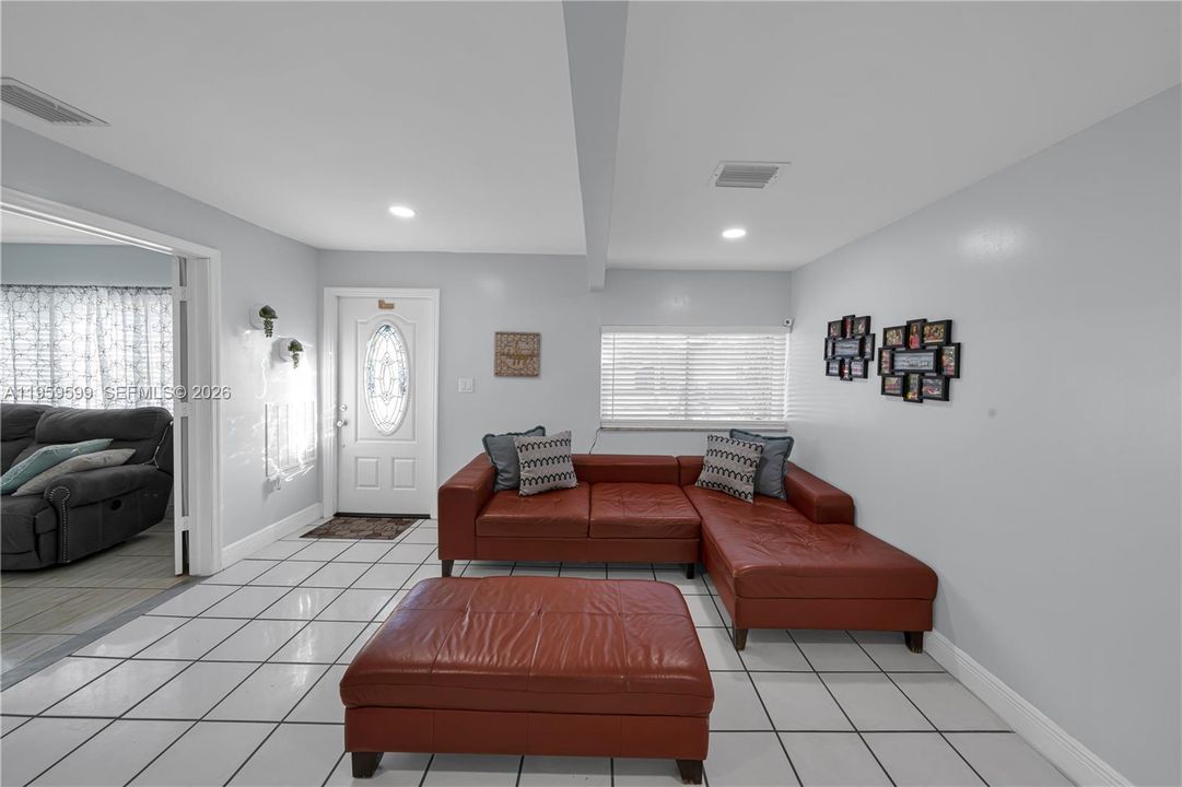 待售: $1,200,000 (0 贝兹, 0 浴室, 3156 平方英尺)