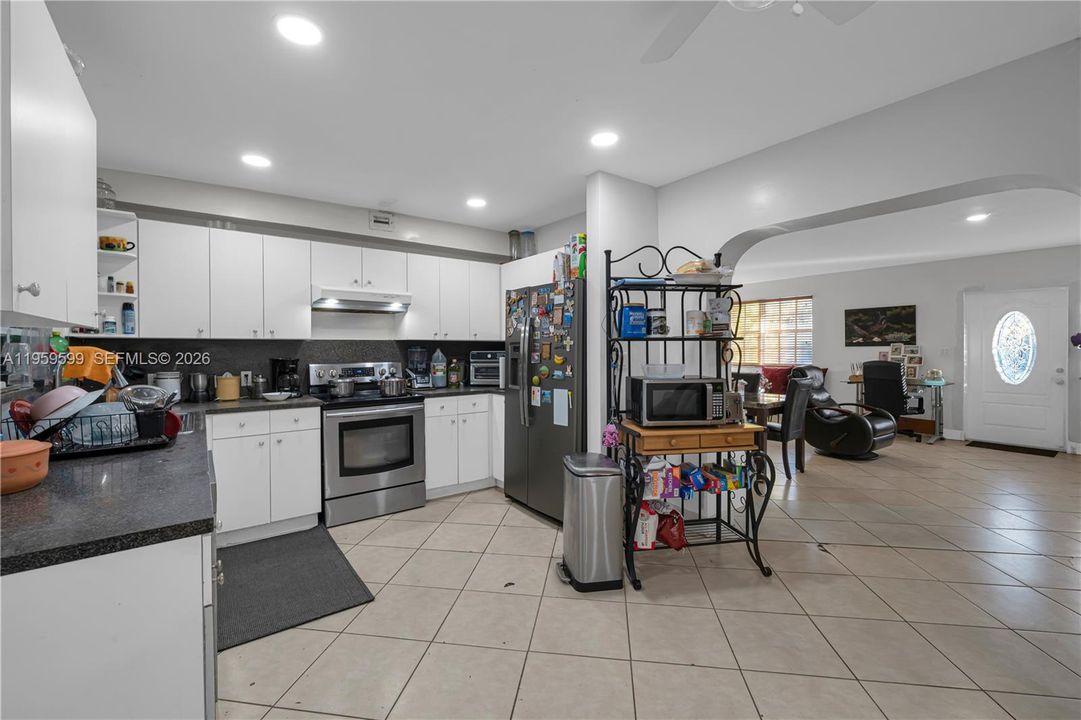 待售: $1,200,000 (0 贝兹, 0 浴室, 3156 平方英尺)