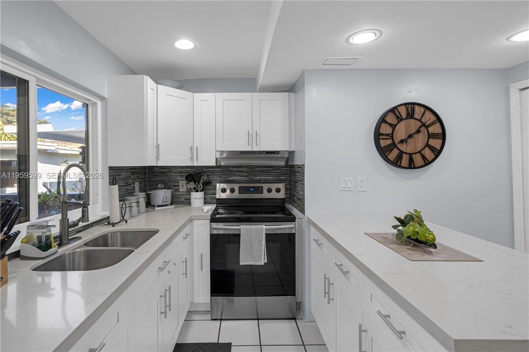 待售: $1,200,000 (0 贝兹, 0 浴室, 3156 平方英尺)