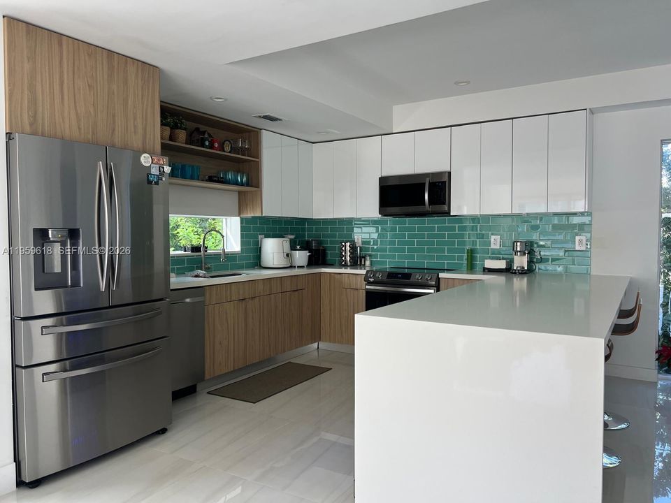 En Venta: $1,200,000 (3 camas, 2 baños, 1716 Pies cuadrados)