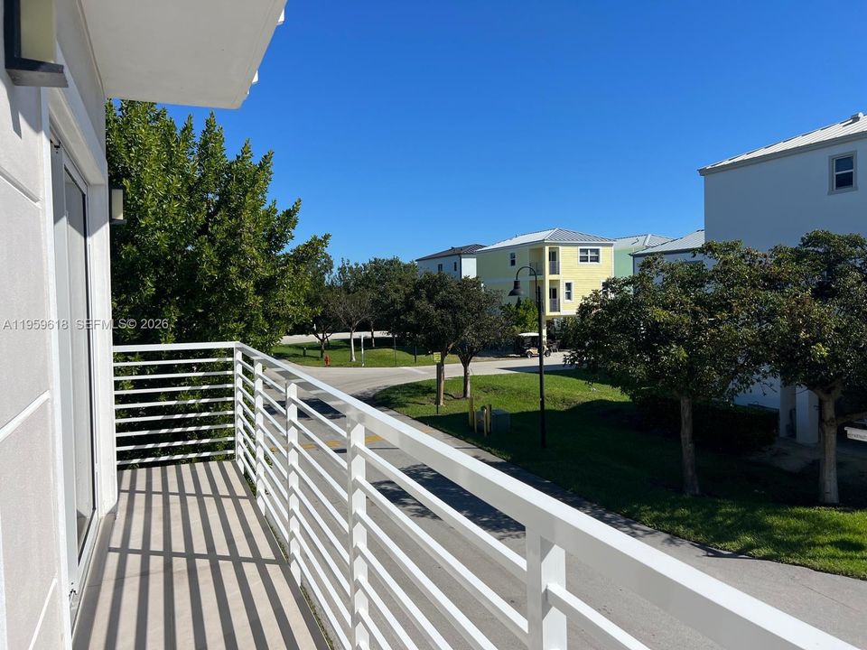 En Venta: $1,200,000 (3 camas, 2 baños, 1716 Pies cuadrados)