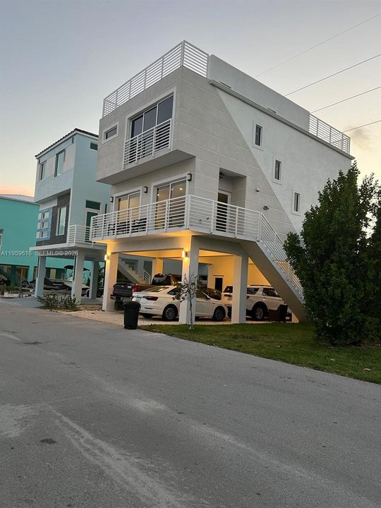 En Venta: $1,200,000 (3 camas, 2 baños, 1716 Pies cuadrados)