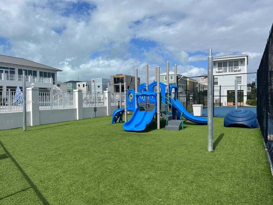 En Venta: $1,200,000 (3 camas, 2 baños, 1716 Pies cuadrados)