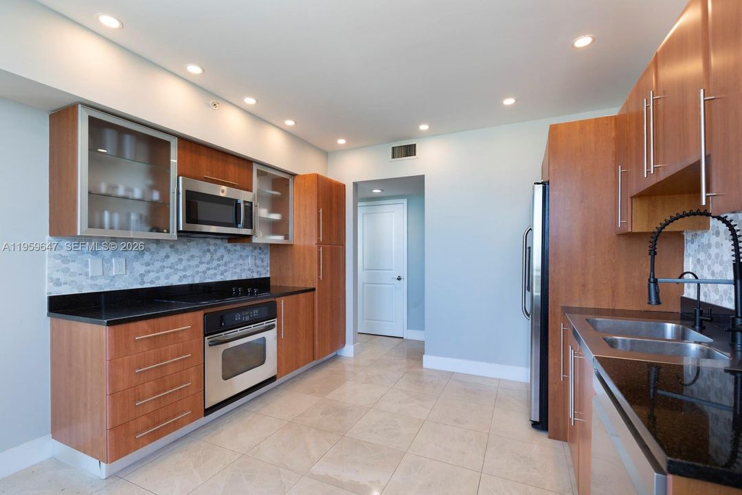 For Sale: $1,349,000 (2 beds, 2 baths, 1911 Square Feet)