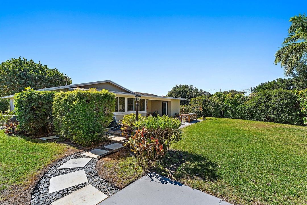 074-1401NLakeCt-WestPalmBeach-SMALL