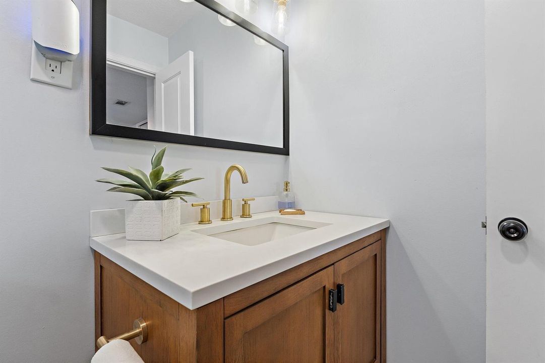 059-1401NLakeCt-WestPalmBeach-SMALL