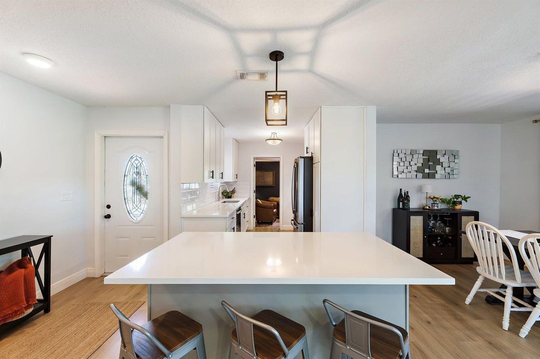 031-1401NLakeCt-WestPalmBeach-SMALL