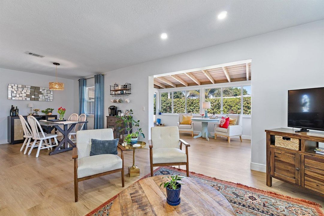 049-1401NLakeCt-WestPalmBeach-SMALL