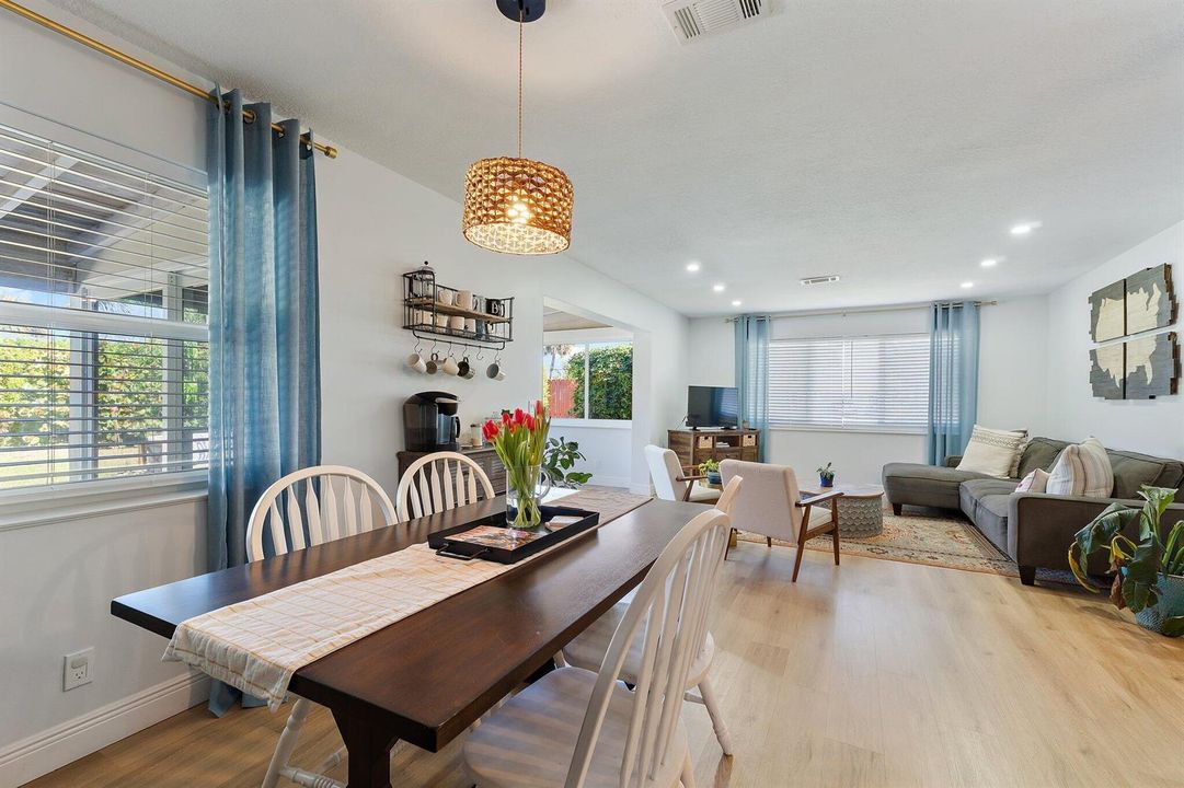 044-1401NLakeCt-WestPalmBeach-SMALL