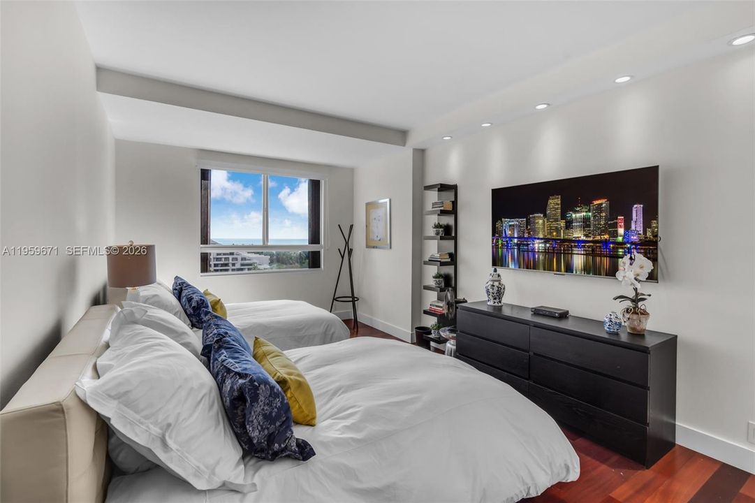 待售: $2,250,000 (3 贝兹, 3 浴室, 2013 平方英尺)