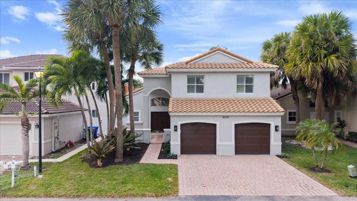 Vendido Recientemente: $859,999 (4 camas, 2 baños, 2150 Pies cuadrados)