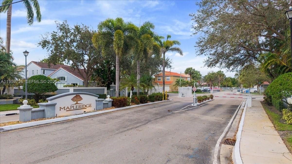 Vendido Recientemente: $859,999 (4 camas, 2 baños, 2150 Pies cuadrados)