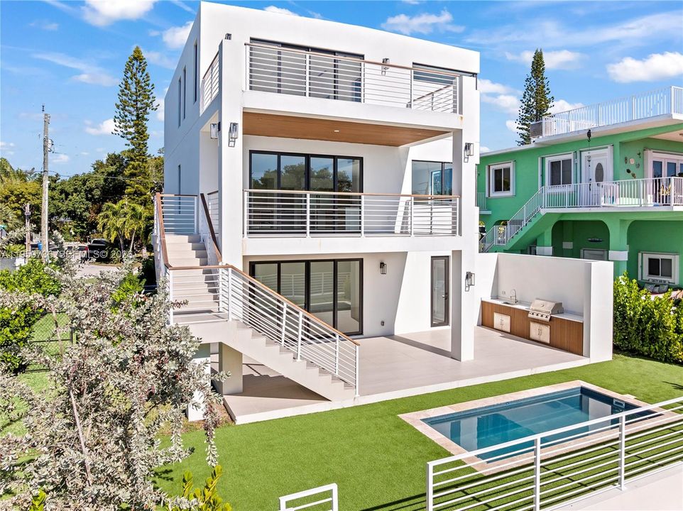 For Sale: $2,849,000 (4 beds, 4 baths, 2938 Square Feet)