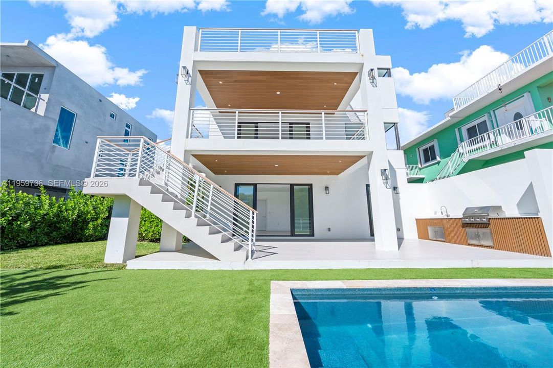 For Sale: $2,849,000 (4 beds, 4 baths, 2938 Square Feet)