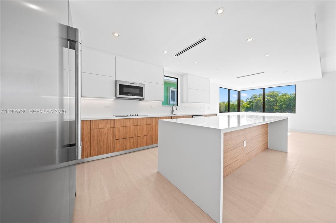 For Sale: $2,849,000 (4 beds, 4 baths, 2938 Square Feet)