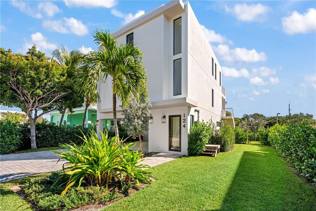 For Sale: $2,849,000 (4 beds, 4 baths, 2938 Square Feet)