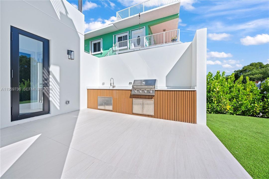 For Sale: $2,849,000 (4 beds, 4 baths, 2938 Square Feet)