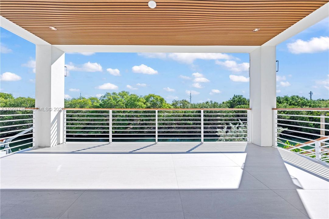 For Sale: $2,849,000 (4 beds, 4 baths, 2938 Square Feet)