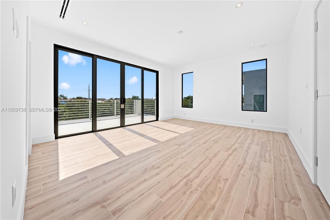 For Sale: $2,849,000 (4 beds, 4 baths, 2938 Square Feet)