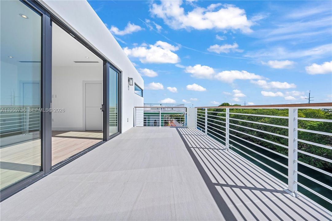 For Sale: $2,849,000 (4 beds, 4 baths, 2938 Square Feet)