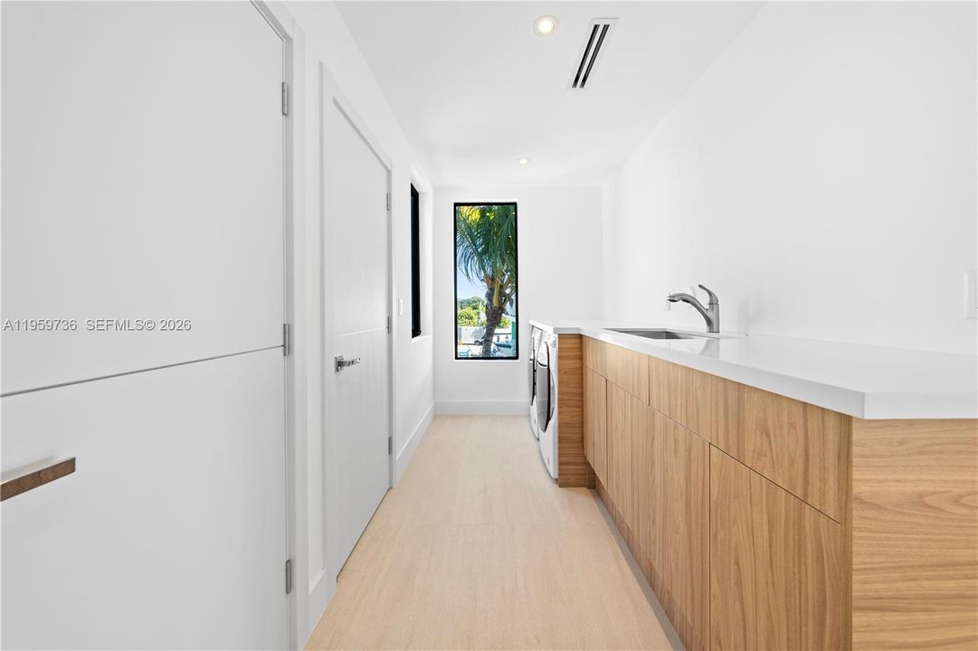 For Sale: $2,849,000 (4 beds, 4 baths, 2938 Square Feet)