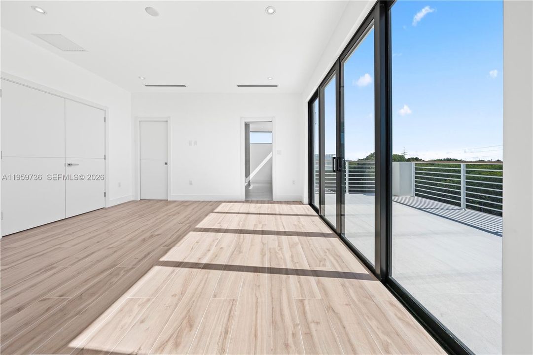 For Sale: $2,849,000 (4 beds, 4 baths, 2938 Square Feet)