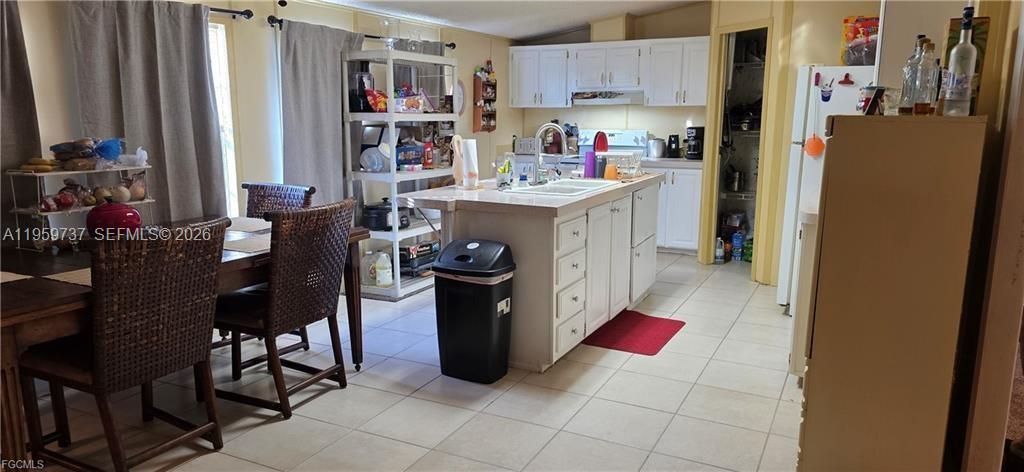 For Sale: $295,000 (3 beds, 3 baths, 1728 Square Feet)