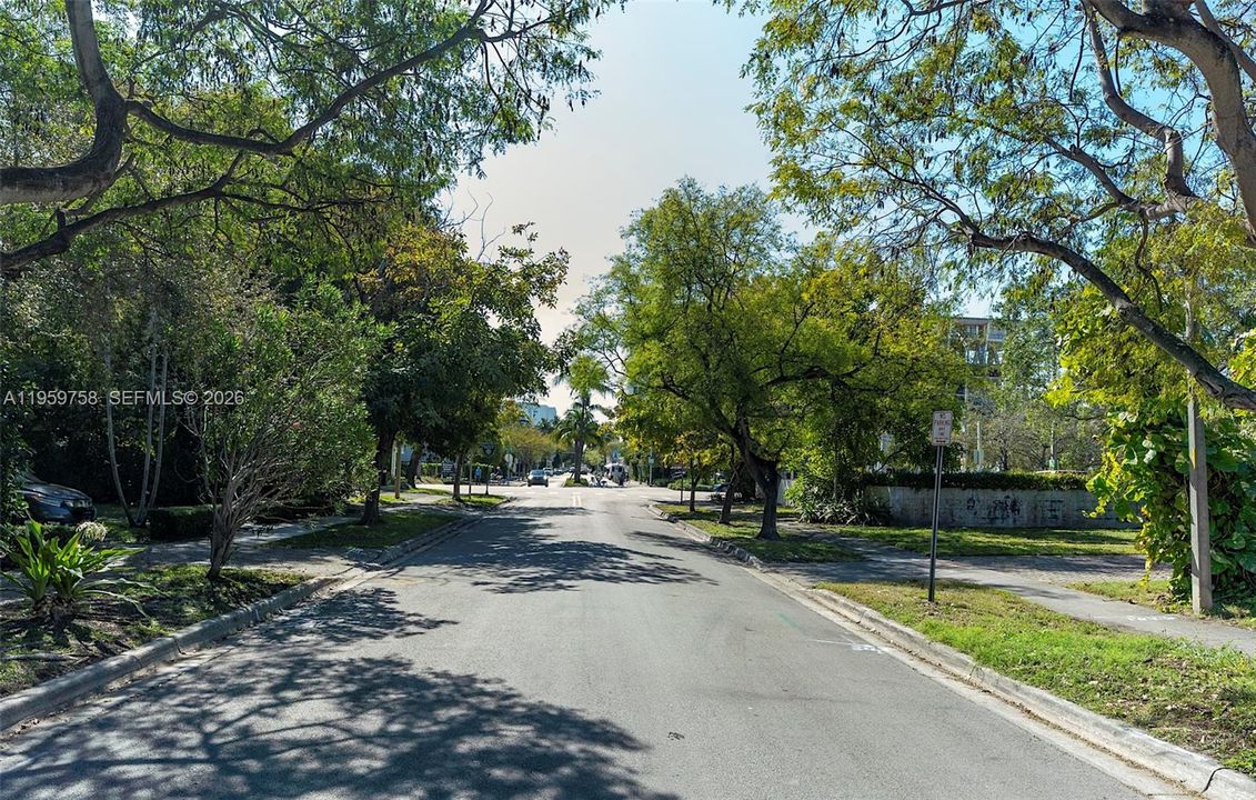 Lenox Street - South View a block away from Lincoln Rd
