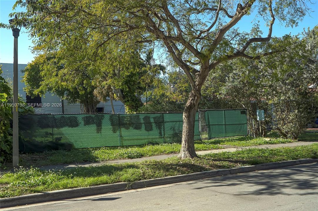 На продажу: $2,350,000 (7,500.00 acres)