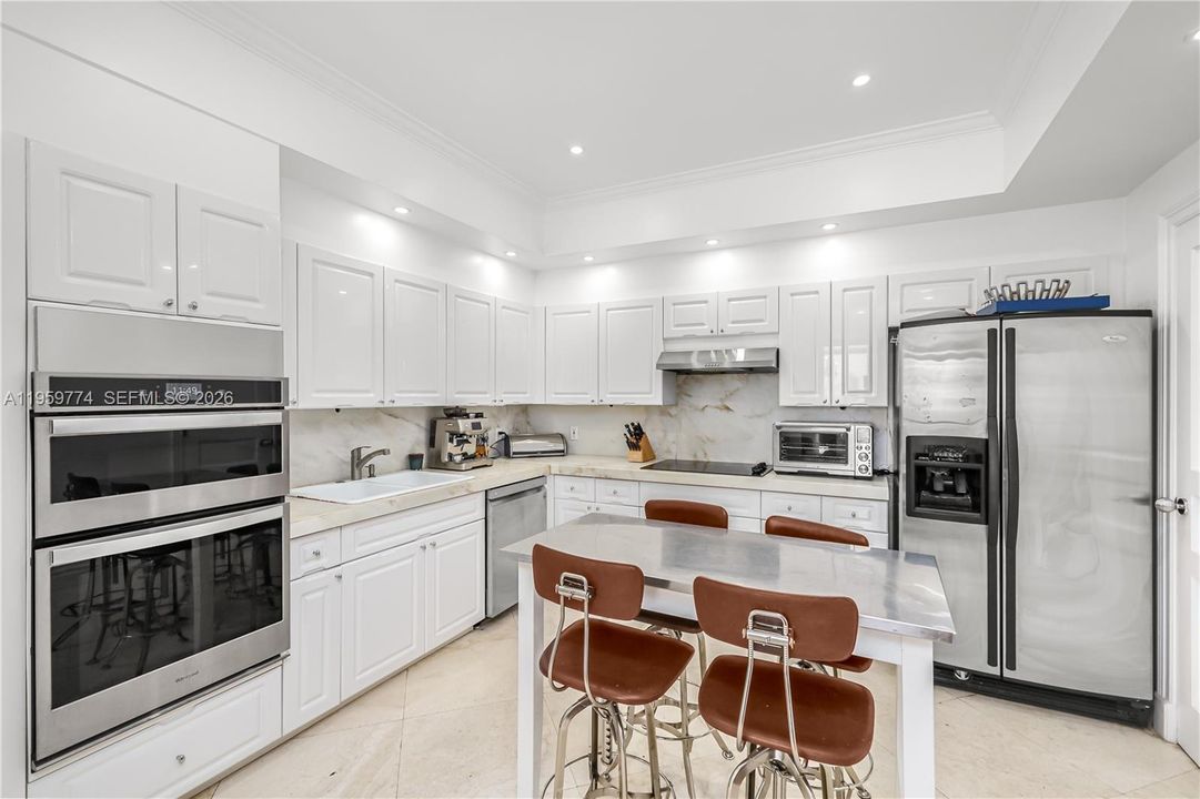 For Sale: $3,749,000 (3 beds, 2 baths, 2580 Square Feet)