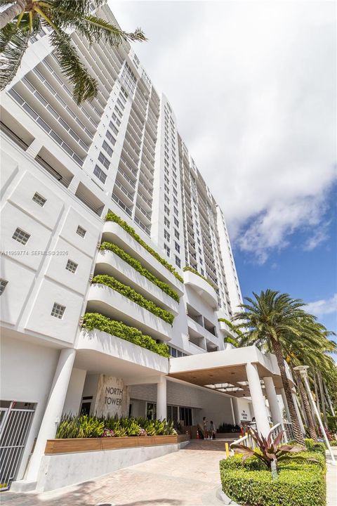 For Sale: $3,749,000 (3 beds, 2 baths, 2580 Square Feet)