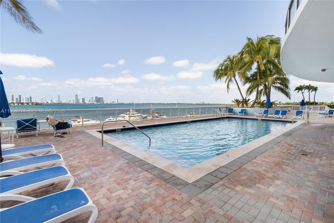 For Sale: $3,749,000 (3 beds, 2 baths, 2580 Square Feet)