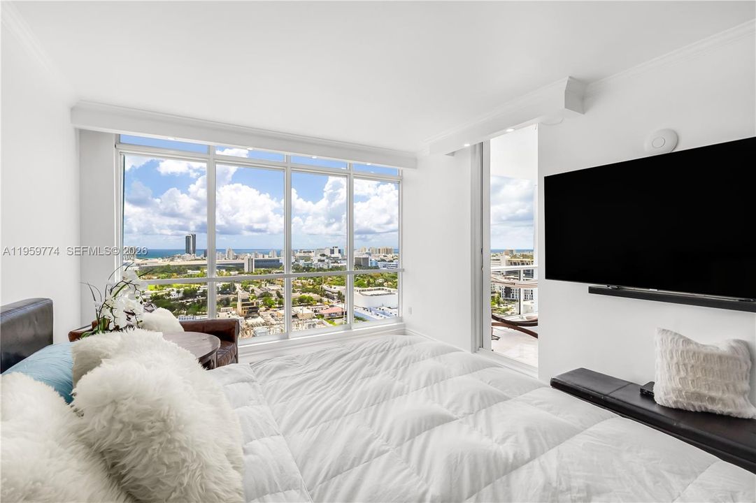 For Sale: $3,749,000 (3 beds, 2 baths, 2580 Square Feet)