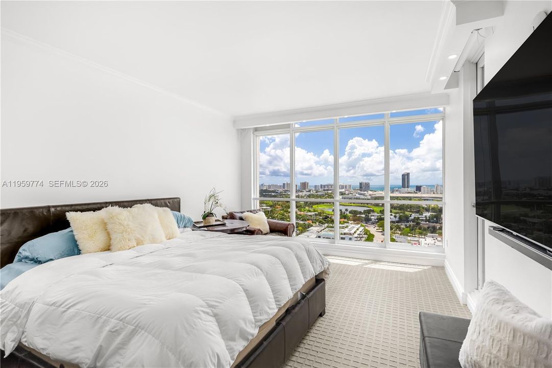 For Sale: $3,749,000 (3 beds, 2 baths, 2580 Square Feet)