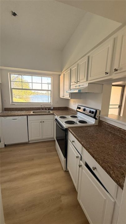 Active With Contract: $265,000 (2 beds, 2 baths, 854 Square Feet)
