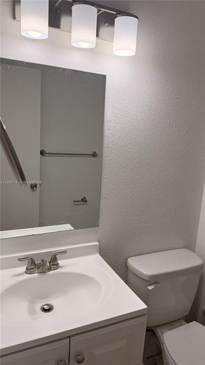 Active With Contract: $265,000 (2 beds, 2 baths, 854 Square Feet)